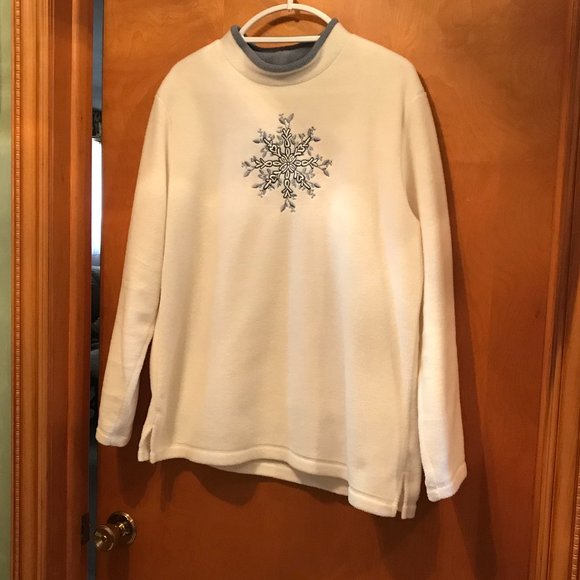 Croft & Barrow Woman's Fleece Top - Picture 8 of 9